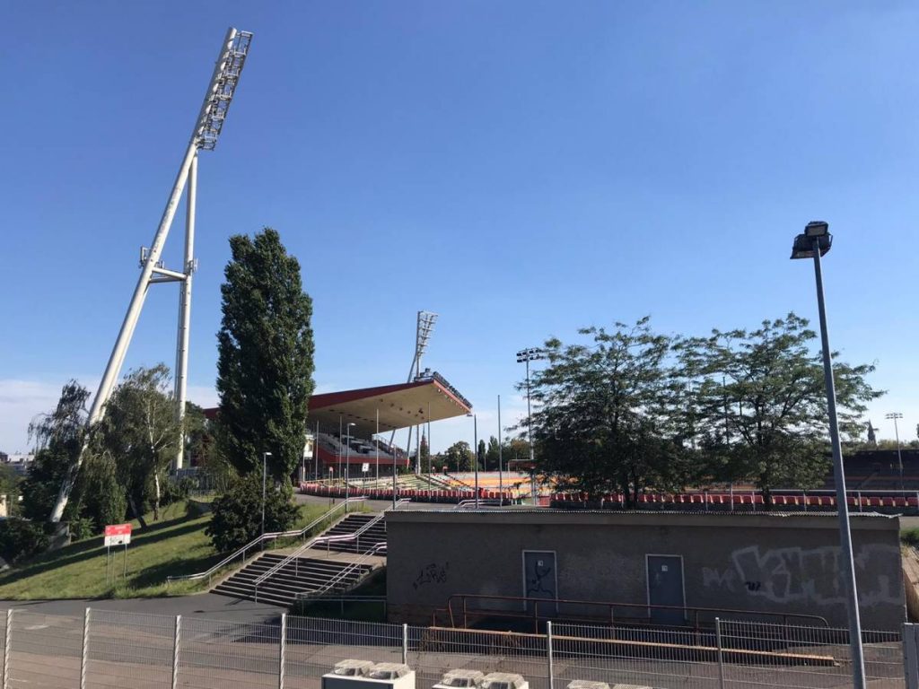 Het Voetbalstadion van BFC Dynamo die de zomer van 2020 waarschijnlijk niet gaat overleven. Hierdoor gaat BFC Dynamo wel terug naar hun oude voetbalstadion.