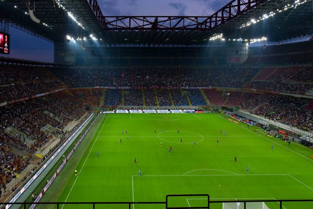 San Siro gevuld tijdens een voetbalwedstrijd in Milaan. Het voetbalstadion is de laatste jaren doorgaans matig gevuld.
